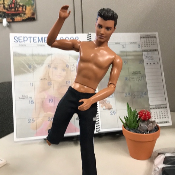 Ken-Barbie doll/jointed body/two outfits/extra head - Picture 3 of 8